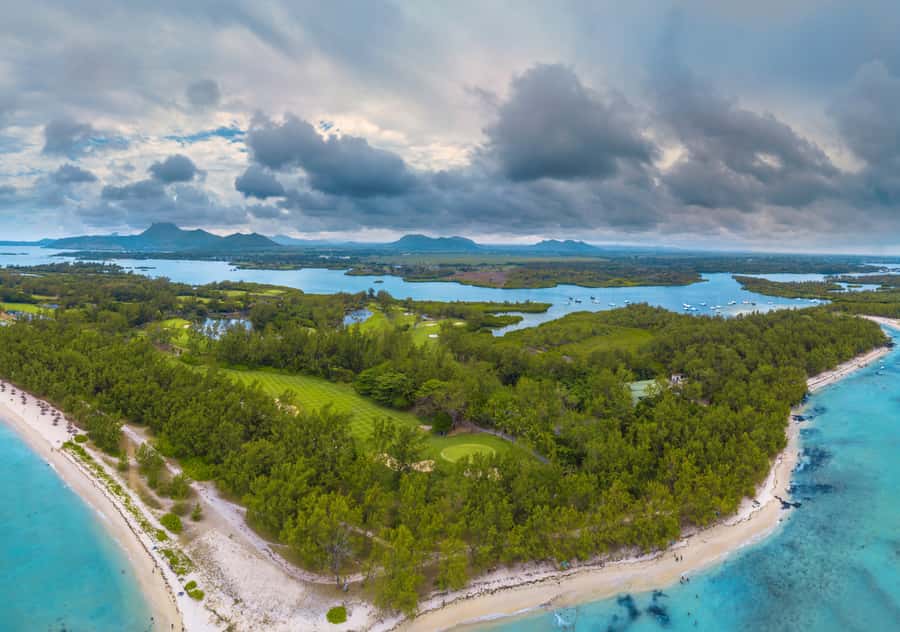 5 Islands Boat Trip, Snorkeling and Lunch on Ile aux Cerfs - Lunch on Board and Drinks at Sea: What Included Actually Changes