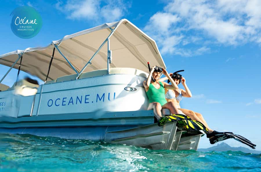 5 Islands Tour: New OCÉANE Private Pontoon Boat cruise - Île aux Fouquets lighthouse stop, with meal time and free time
