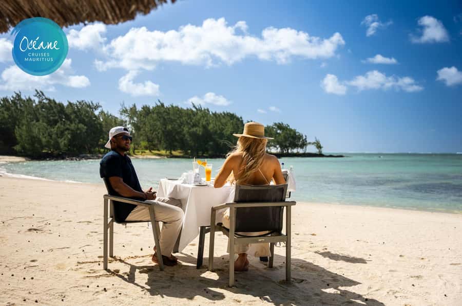 5 islands tour: New Private OCÉANE Speedboat - Ile aux Fouquets lighthouse and the south east island passes