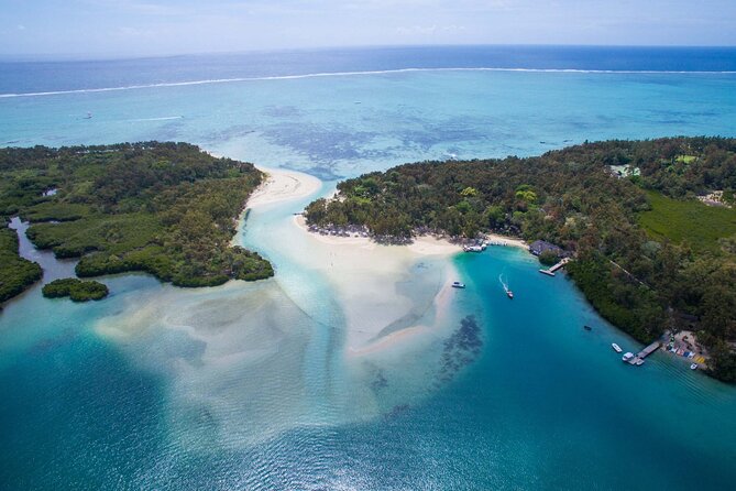 All inclusive SPEEDBOAT FULL DAY to ILE AUX CERF & GRSE WATERFALL - Stop 2: GRSE Waterfall, short visit, big payoff
