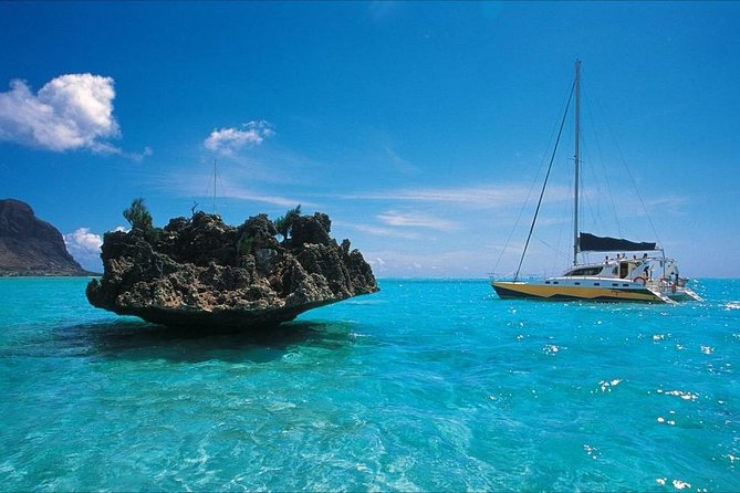 Catamaran Cruise to Ile Aux Bénitiers: Dolphin watch, Crystal Rock & Transfer - A West-Coast Catamaran Day: dolphins, Crystal Rock, and Benitiers all in one run