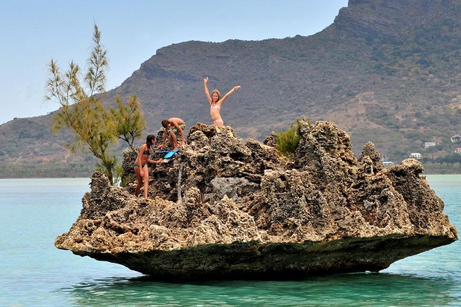 Catamaran Cruise to Ile Aux Bénitiers: Dolphin watch, Crystal Rock & Transfer - Crew, folklore, and Mauritian music: the part that can make or break your mood