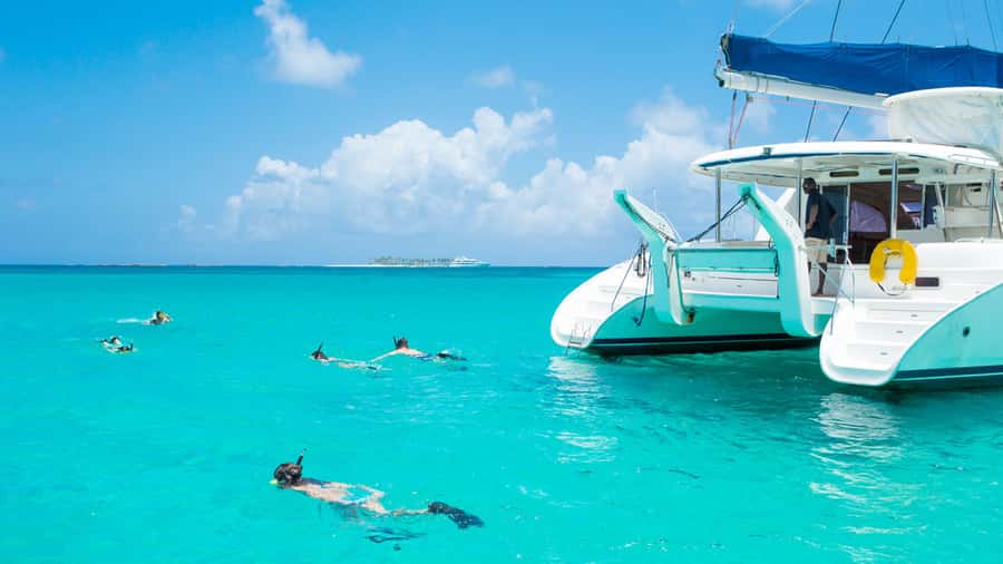 Catamaran cruise to Ile aux Cerfs from Pointe Jerome - From Pointe Jerome to Ile aux Cerfs, the real reason to choose a catamaran