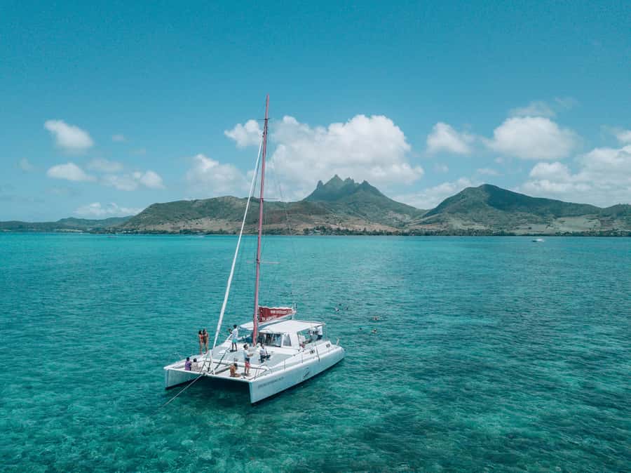 Catamaran cruise to Ile aux Cerfs from Pointe Jerome - Lunch onboard: BBQ flavor, open bar energy, and when to pace yourself