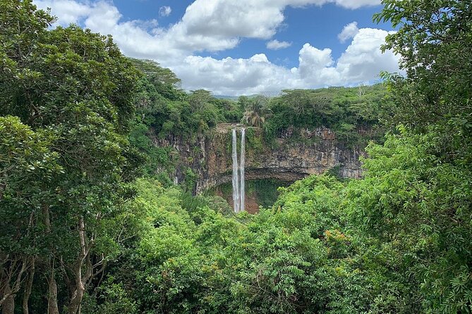 Chamarel 7 Colours and Waterfalls - Exclusive South West Tour - Trou aux Cerfs: a volcano crater stop with a real payoff