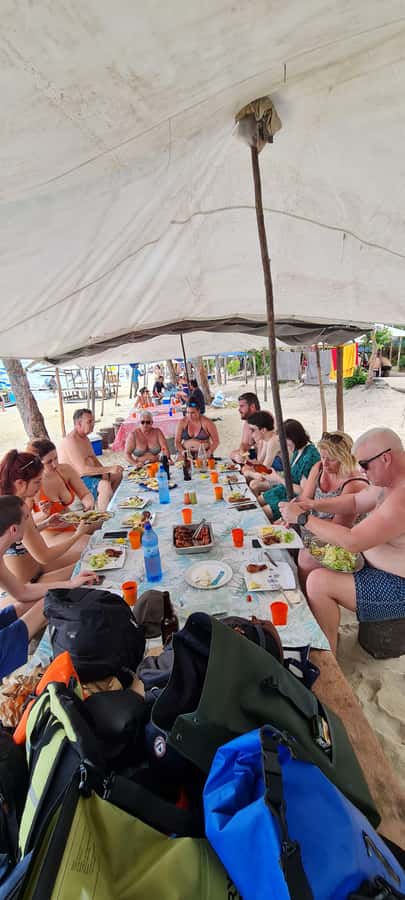 Dolphins: Private, Snorkel, CrystalRock, ileoBenitiers,lunch - ile aux Benitiers BBQ Lunch: Island Time Without the Stress