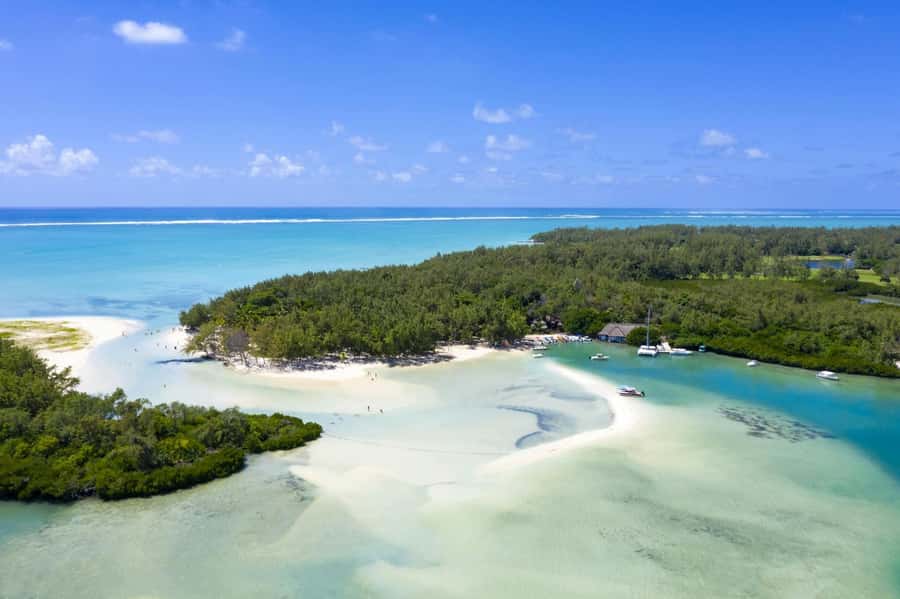 Exclusive Private Catamaran to Ile Aux Cerfs with Lunch - Pointe Jerome departure at 09:00, what it means for your morning