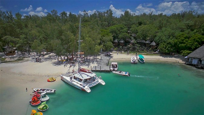 Full-Day Catamaran Cruise to Île aux Cerfs with BBQ Lunch - BBQ Lunch, Unlimited Drinks, and the Onboard Sega Mood
