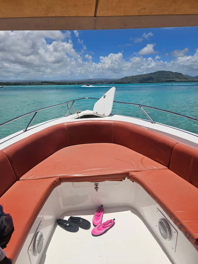 FULL-DAY CATASPEED - East Lagoon cruise including transfer. - The Aquarium Snorkeling Stop: Colorful Fish Time from a Speed Boat