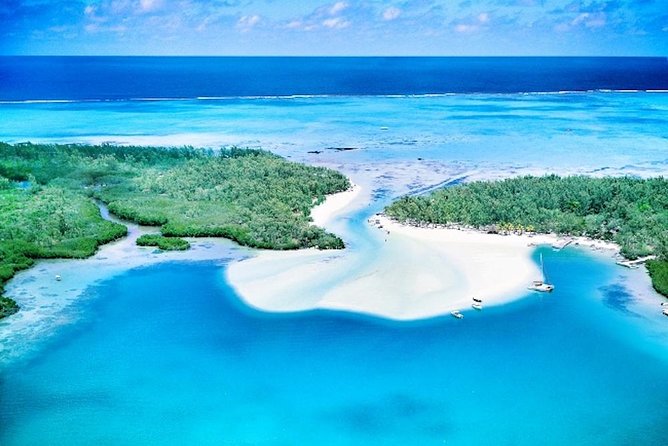 Full Day Ile aux Cerfs Speedboat Trip With Hotel Transfers (Private or Shared) - What Shared vs Private Changes in Your Day