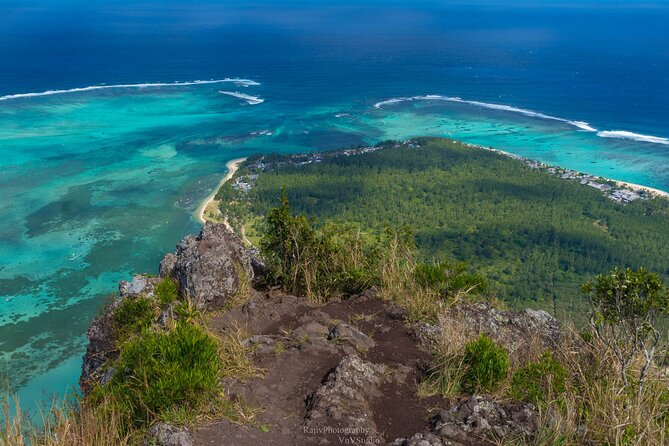 Full-Day Private Hiking le Morne Mountain & Seafood Lunch at Islet Fourneau - Ilot Fourneau Lunch After the Hike: Boat Transfer and a Real Change of Pace