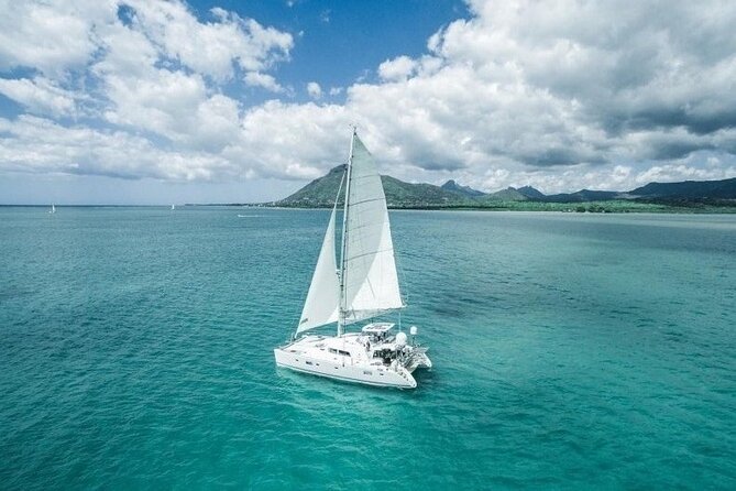 Full Day Shared Tour Catamaran to Ile Aux Cerfs - Grand River South East waterfalls: the 500m upstream speed boat stop