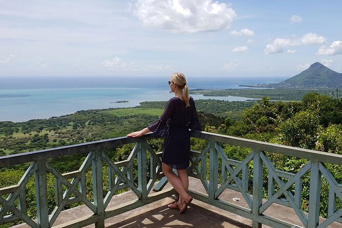 Full day visit to Chamarel ,Curious Corner & Takamaka with Lunch - Alexandra Falls and the Black River Gorges Viewpoint