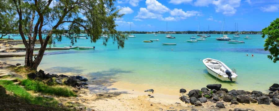 GBaie: 3 North Islands Cruise, Lunch & CoindeMire Snorkeling - Ile Plate and Ilot Gabriel: beach time with practical limits