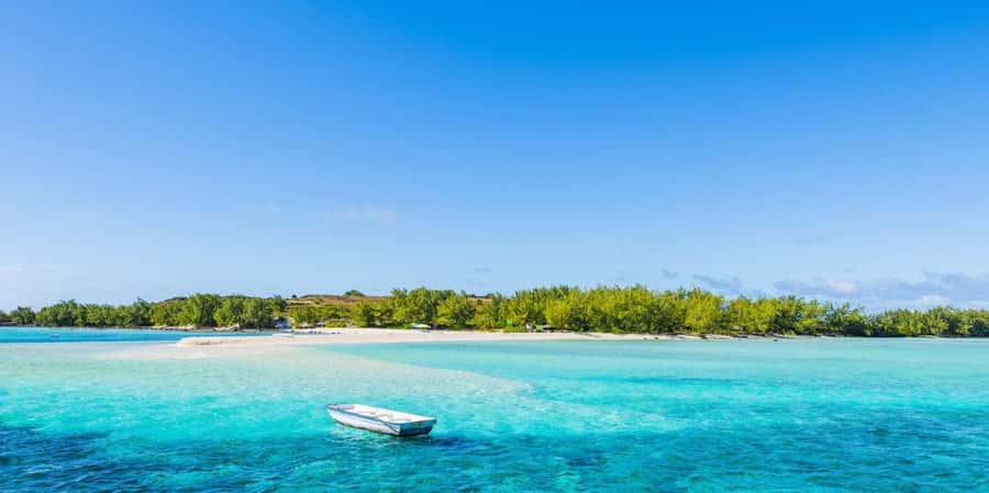 GBaie: 3 North Islands Cruise, Lunch & CoindeMire Snorkeling - The BBQ lunch on board: what you get and how to time it