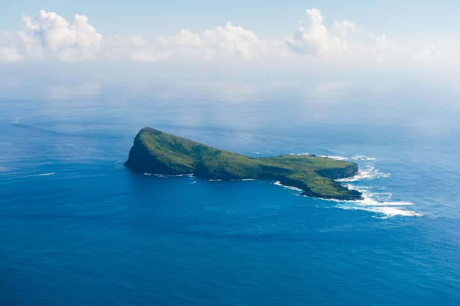 Grand Baie: Three Islands Private Boat Trip and Beach BBQ - Three islands, one day: what makes this Mauritius boat trip work