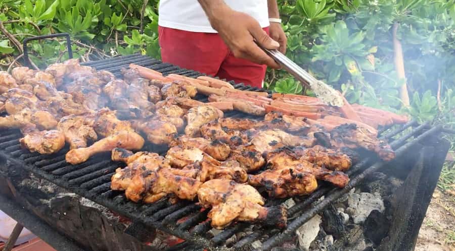 Grand Bay: Catamaran Cruise to Flat Island with BBQ Lunch - Île Plate Time: Beach, Lagoon Swims, and Island Strolls
