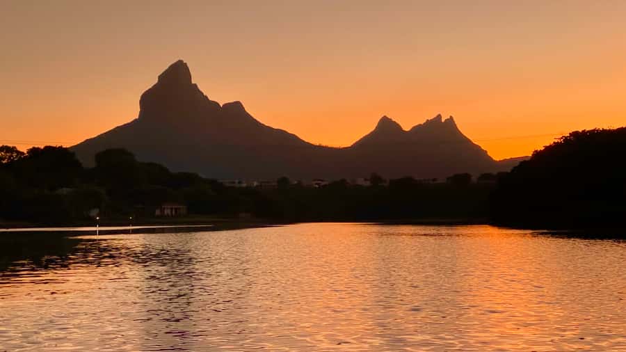 Guided Sundowner Kayak Tour - Sundowner Vibes: Golden Sunset Reflections, Cold Drinks, and Quiet River Life