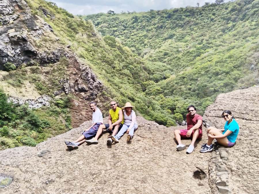 Henrietta: Hiking at the Tamarind Waterfalls - Getting picked up, so you can start walking fast