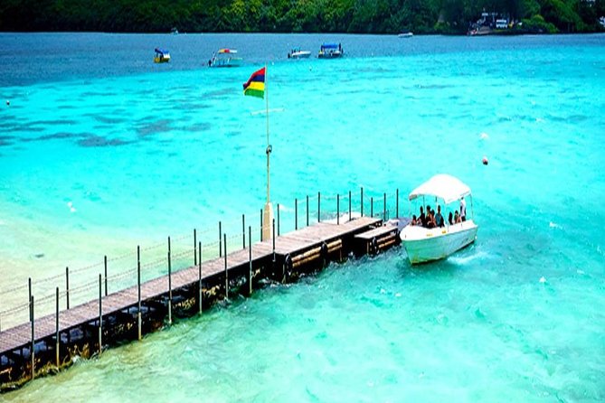 Ile aux 2 Cocos Full Day on All Inclusive with complimentary activities - Lunch and unlimited beverages: what “all inclusive” really covers