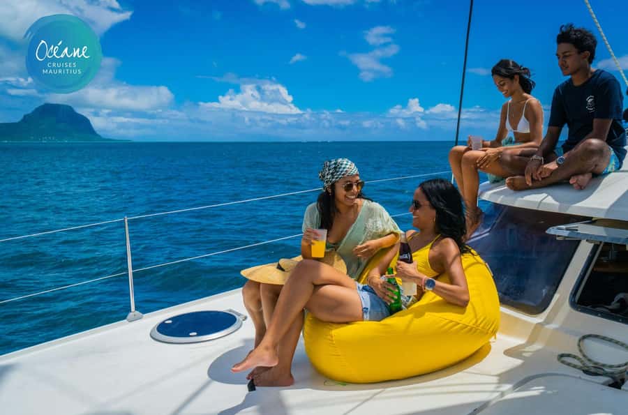 Ile Aux Bénitiers : Private Catamaran Cruise & Gourmet Lunch - Getting to the boat: LEstuaire La Balise Marina and a 9:15 AM departure