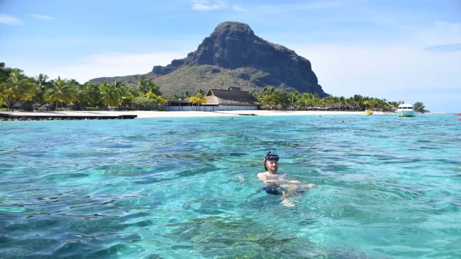 Île aux Bénitiers Snorkeling with Dolphins + Seafood Lunch - Beach time after lunch: the part people forget to plan for