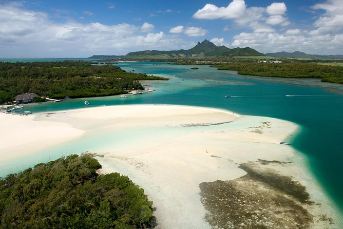 Ile aux Cerf: Speed boat with Parasailing & Tube Riding and Lunch - Undersea walking in the coral reef garden