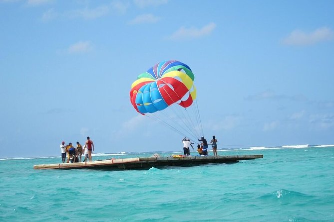 Ile aux Cerf: Speed boat with Parasailing & Tube Riding and Lunch - Tube riding: high-speed fun and big wave energy