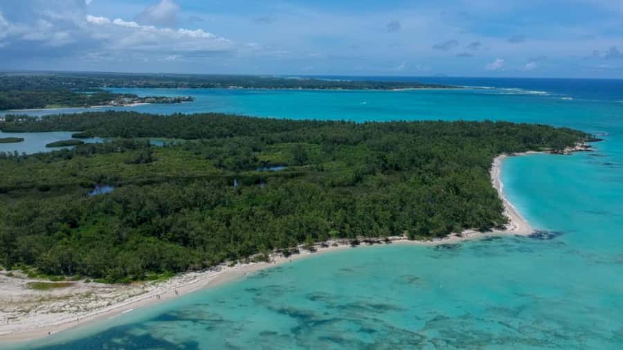 Ile Aux Cerfs Catamaran Trip w/ Lunch, Drinks & Transfer - The lagoon break: snorkeling and swimming time that fits real bodies