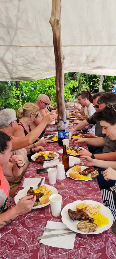 Ile aux Cerfs: Island & Waterfall Speedboat Tour with Lunch - FAQ