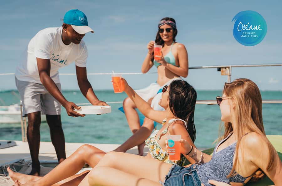 Île aux Cerfs: Private Catamaran Cruise with Gourmet Lunch - Price and value for a group up to 6