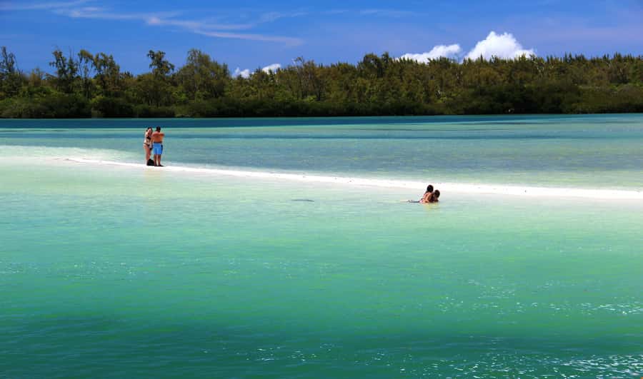 Ile aux Cerfs: The very best day by catamaran. - Lunch on board plus the drinks: what you’re really paying for