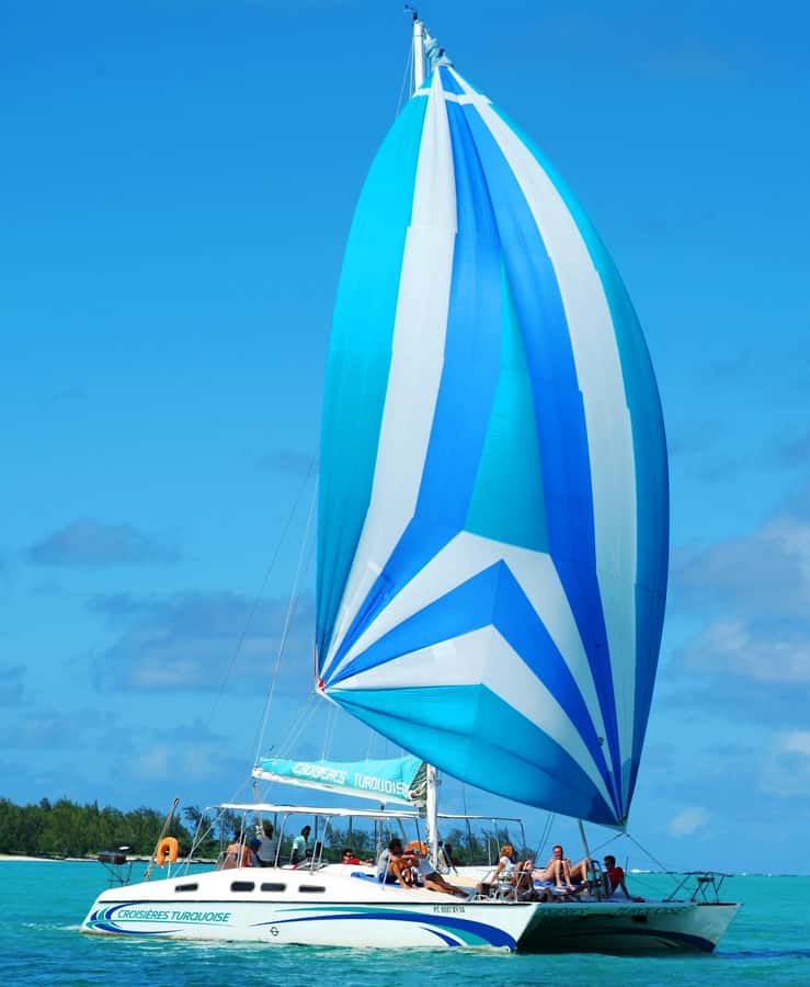 Ile aux Cerfs: The very best day by catamaran. - The “fishing village” scenic stretch: don’t waste it staring at your phone