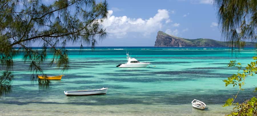 Ilot Gabriel: Catamaran Cruise & BBQ Lunch - Coin de Mire on the return: extra water time if conditions allow