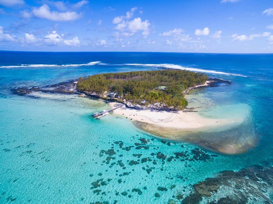 Mahebourg: L'île des Deux Cocos Island Boat Tour with Lunch - The BBQ lunch and unlimited drinks that make the day feel complete