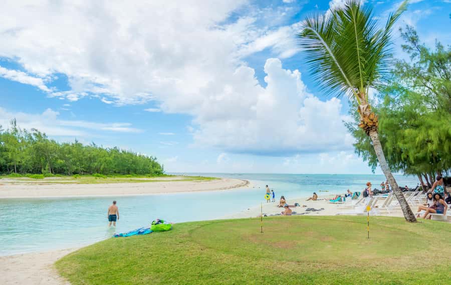 Mauritius: 5 East Coast Islands Tour with Snorkeling & Lunch - Timing and meeting point: where you need to be at 9 AM