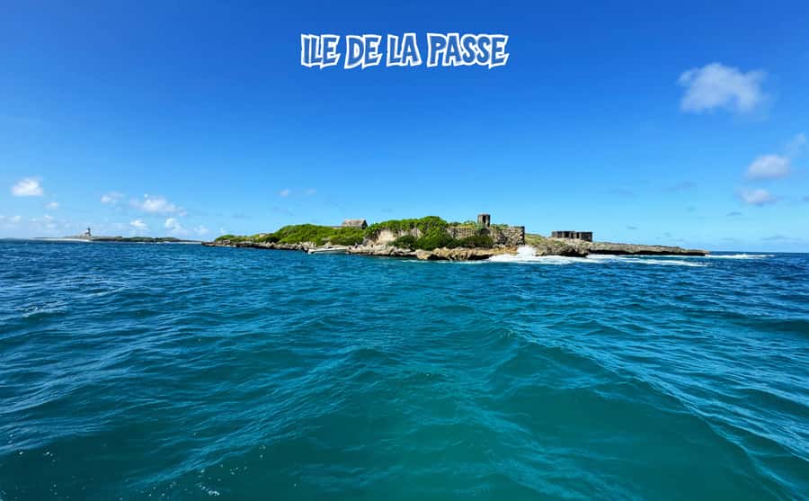Mauritius: 5 Islands of the East Speedboat Tour with BBQ - Île aux Cerfs: white sand time, swimming, and self-paced wandering