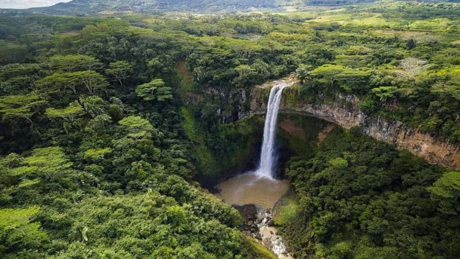 Mauritius: Chamarel 7 Colours & Waterfalls, South-West Tour - Lunch time at Le Chamarel Restaurant, and what to know