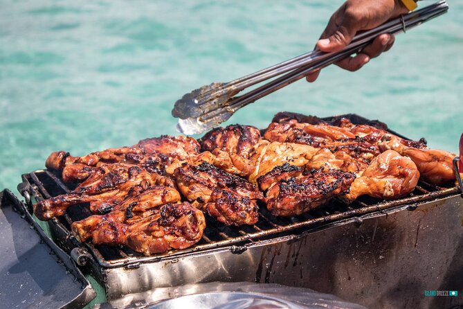 Mauritius : Full day All inclusive Ile aux cerfs Catamaran cruise - Onboard Meals: Halal Breakfast, Lunch at Noon, and Drinks