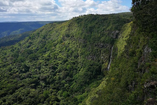 Mauritius Guided Southwest tour (Private) - Mare aux Vacoas Reservoir: Quiet Views Between Bigger Stops