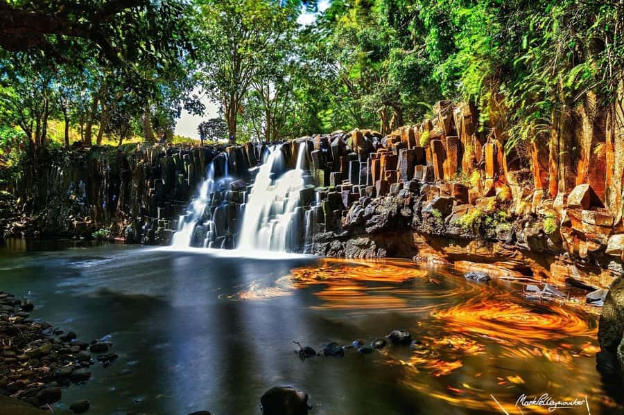 Mauritius: Hidden Waterfalls Discovery Tour with Pickup - Lunch at Le Chamarel Restaurant: good views, but plan ahead