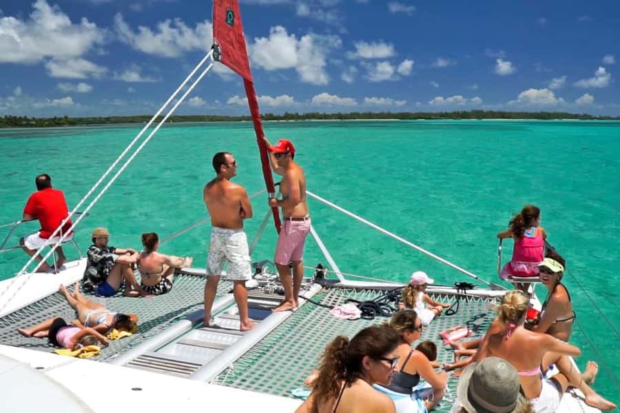 Mauritius: Ile Aux Cerfs Catamaran Trip w/ Lunch & Transfer - Who this trip is best for