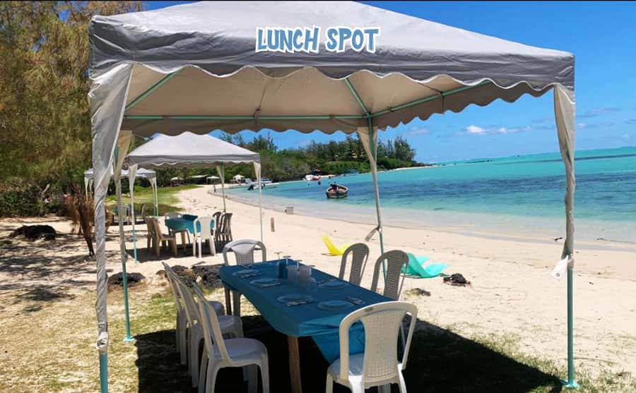 Mauritius: Ile aux Cerfs Speedboat Tour with Lunch & Drinks - Île aux Cerfs Beach Time: White Sand, Shallow Water, Beginner-Friendly Swim