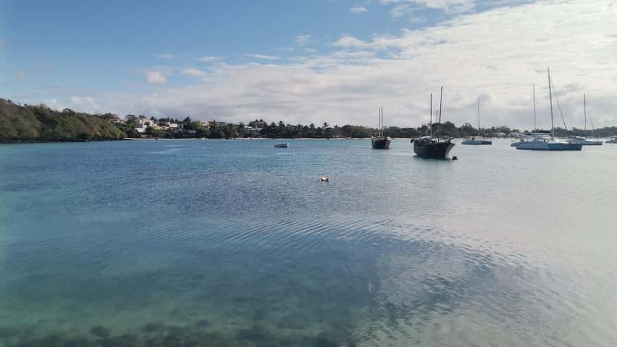 Mauritius: Ile aux cerfs, waterfalls and bbq Boat Day - Getting to Ile aux Cerfs from Trou D’eau Douce (the 9:30 am start)