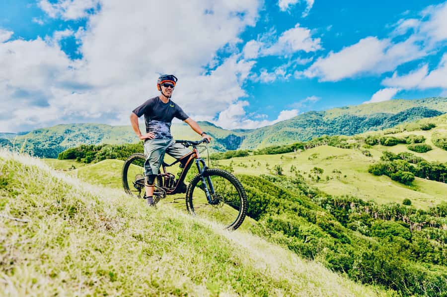 Mauritius: Scenic Bike Trails with Gear & Shuttle - A Private Downhill MTB Day in Southern Mauritius (Mo’Bike in Chamouny)