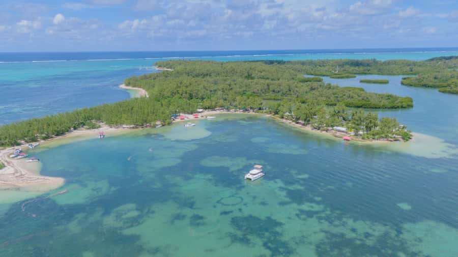 Mauritius: Speedboat Ile aux Cerfs, GRSE Waterfall, BBQ, Bar - Ile aux Cerfs beach time: how to make the most of the 2 hours on sand and lagoon