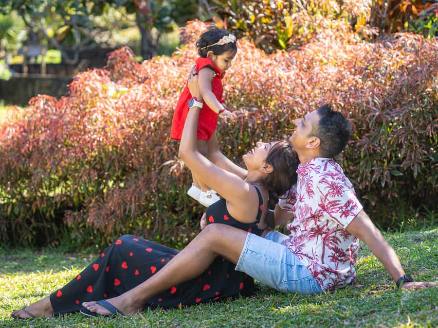 Mauritius: Sunset photoshoot (Honeymoon/family shoots) - Language support and who leads your session