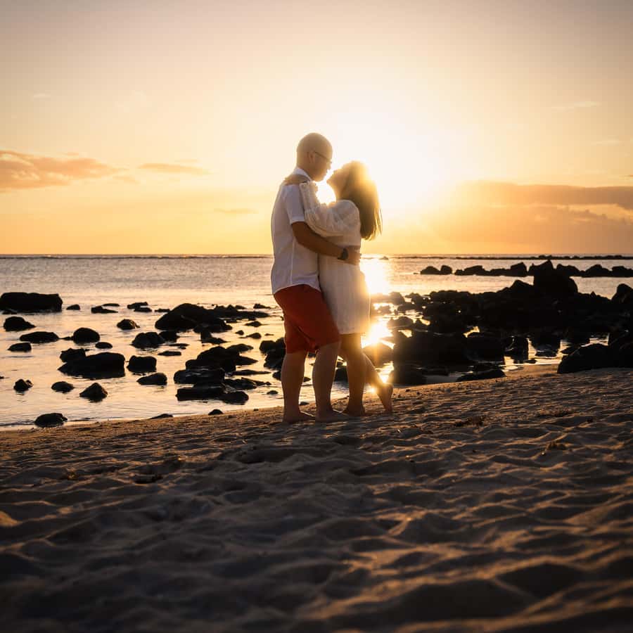Mauritius: Sunset photoshoot (Honeymoon/family shoots) - Meeting your photographer at your start point