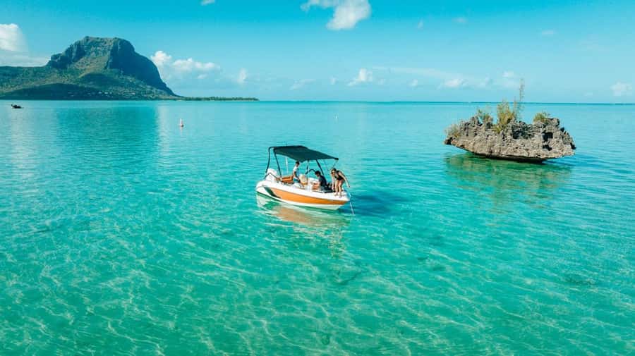 Mauritius: Swim with Dolphins Full-Day with Lunch/Drinks - What to Bring, How to Stay Comfortable, and Safety Notes