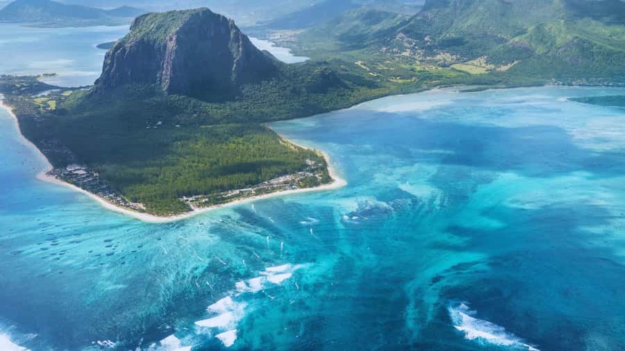 Mauritius: Underwater waterfall by Helicopter tour - Why The Underwater Waterfall Only Works From The Sky